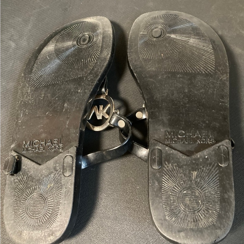 Michael Kors Thong sandal, black, size 7.5/8, fair - Picture 2 of 2